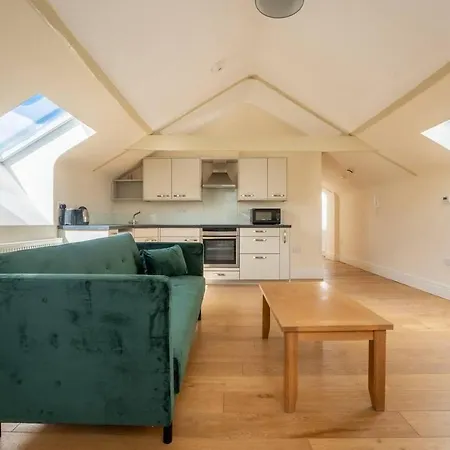 Appartamento Charming 1-Bed Loft In Caerleon Newport  Esterno foto