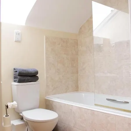 Appartamento Charming 1-Bed Loft In Caerleon Newport  Esterno foto