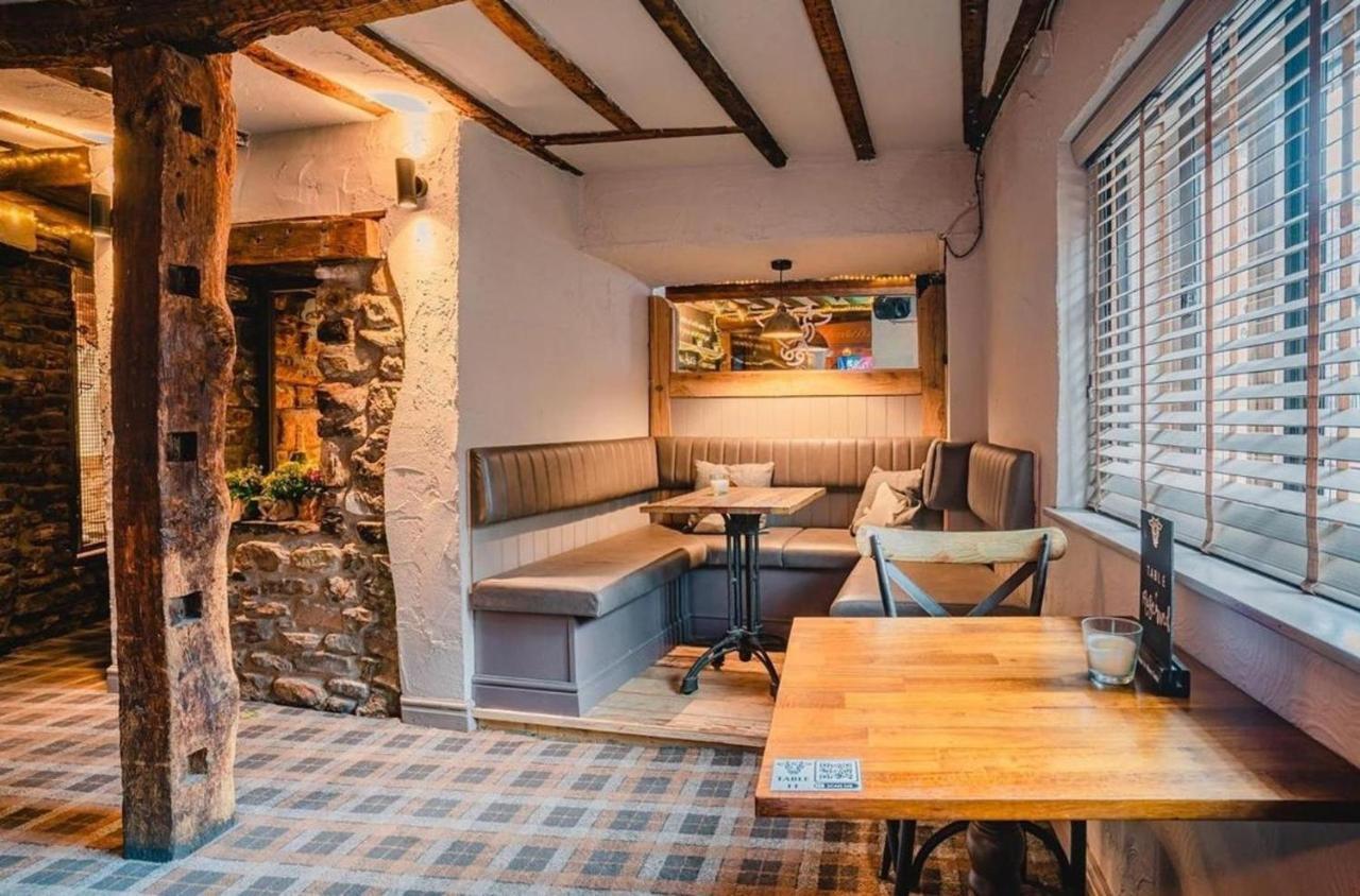 Charming 1-bed Loft In Caerleon *